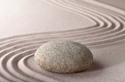 Fototapet med zenmotiv sand och stenar
