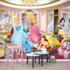 Disney prinsessor speglar sig som barntapet