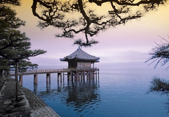 Fototapet med japanskt buddistiskt tempel i vattnet