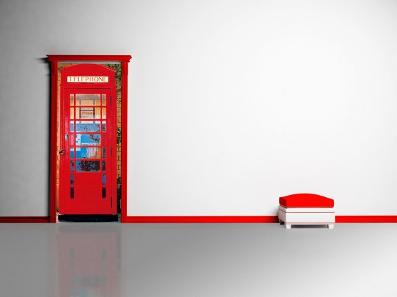fototapet med röd telefonkiosk för dörren