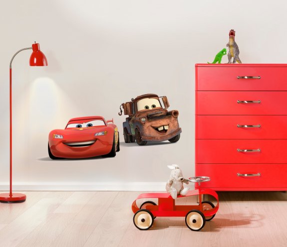 Blixten och Bärgarn från Disneys film Bilar som väggdekor