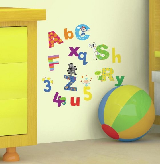 Lazoo bokstäver och siffror inreder barnrummets väggar